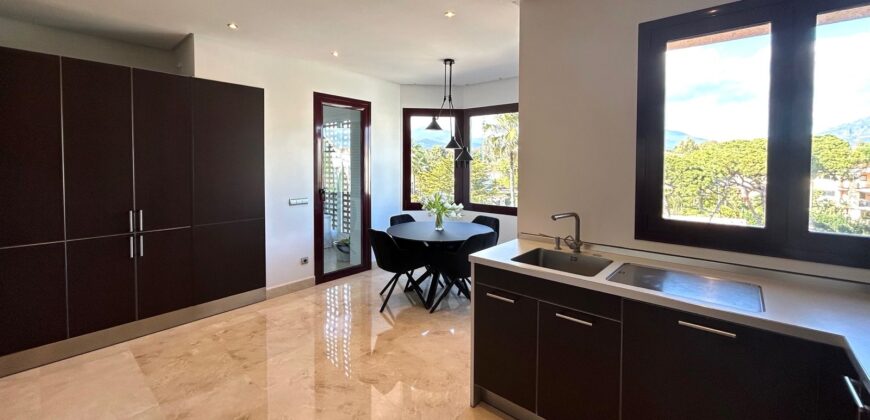 Modern Beachfront Duplex Penthouse