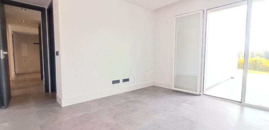 Modern unfurnished 3 bedroom garden apartment