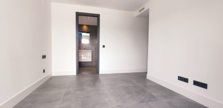 Modern unfurnished 3 bedroom garden apartment