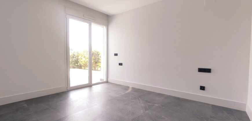 Modern unfurnished 3 bedroom garden apartment