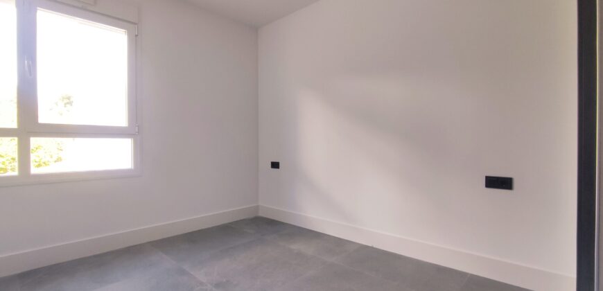 Modern unfurnished 3 bedroom garden apartment