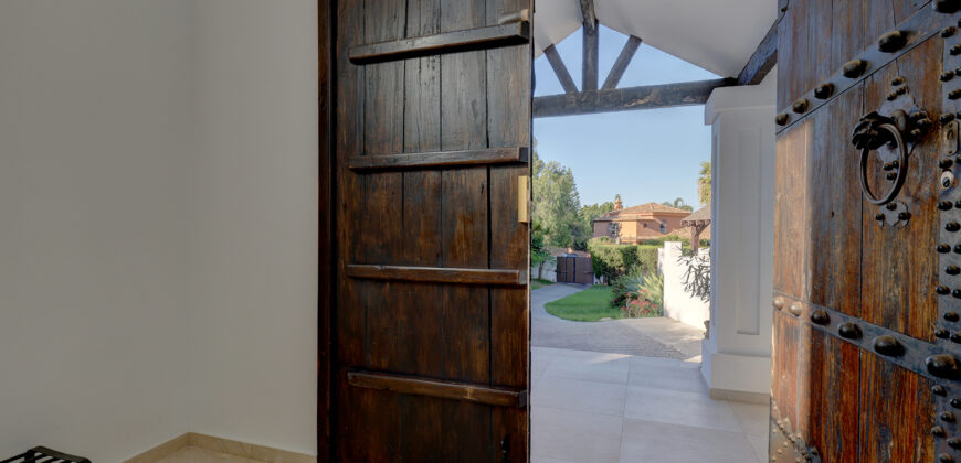 Elegant 5-Bedroom Villa with Private Pool in El Rosario, Marbella