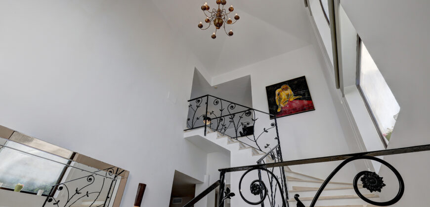 Elegant 5-Bedroom Villa with Private Pool in El Rosario, Marbella