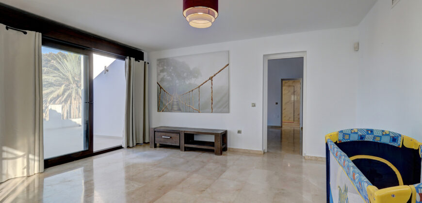 Elegant 5-Bedroom Villa with Private Pool in El Rosario, Marbella