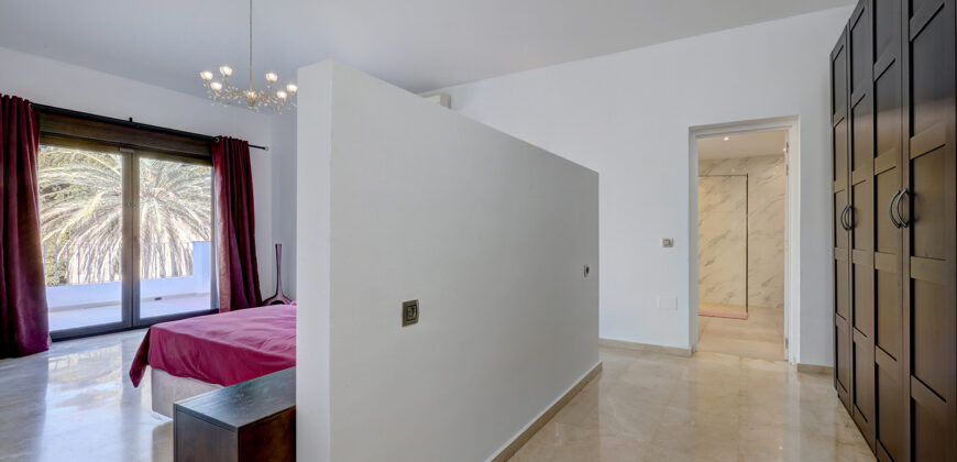 Elegant 5-Bedroom Villa with Private Pool in El Rosario, Marbella