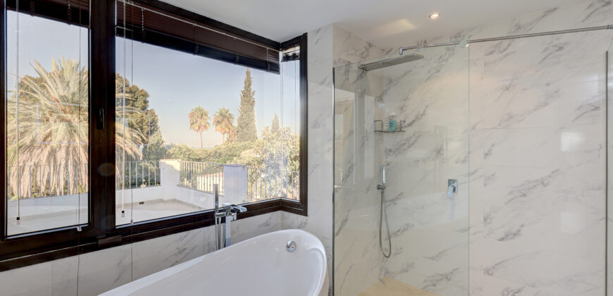 Elegant 5-Bedroom Villa with Private Pool in El Rosario, Marbella