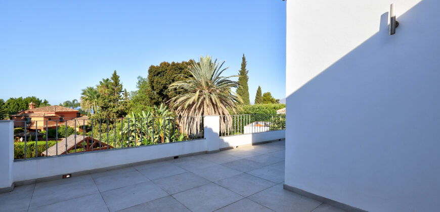 Elegant 5-Bedroom Villa with Private Pool in El Rosario, Marbella