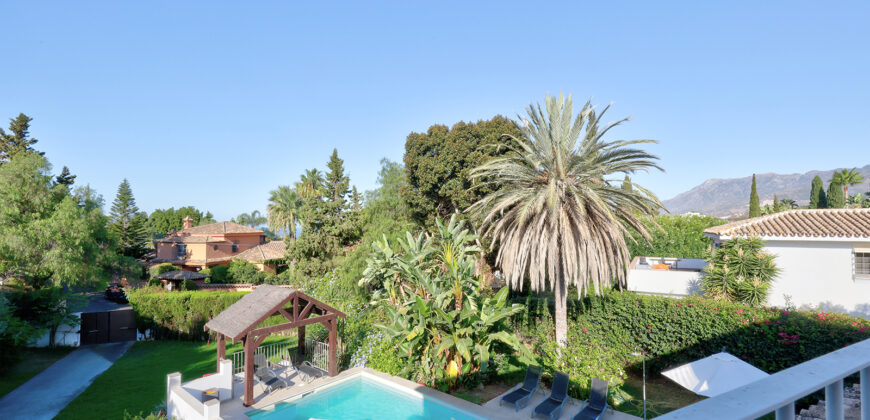 Elegant 5-Bedroom Villa with Private Pool in El Rosario, Marbella