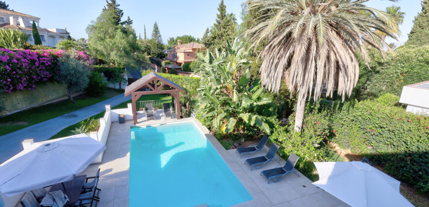 Elegant 5-Bedroom Villa with Private Pool in El Rosario, Marbella
