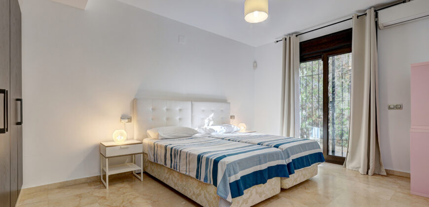 Elegant 5-Bedroom Villa with Private Pool in El Rosario, Marbella