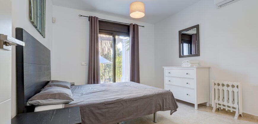 Elegant 5-Bedroom Villa with Private Pool in El Rosario, Marbella