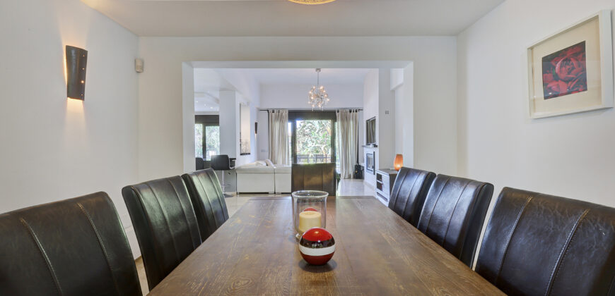 Elegant 5-Bedroom Villa with Private Pool in El Rosario, Marbella