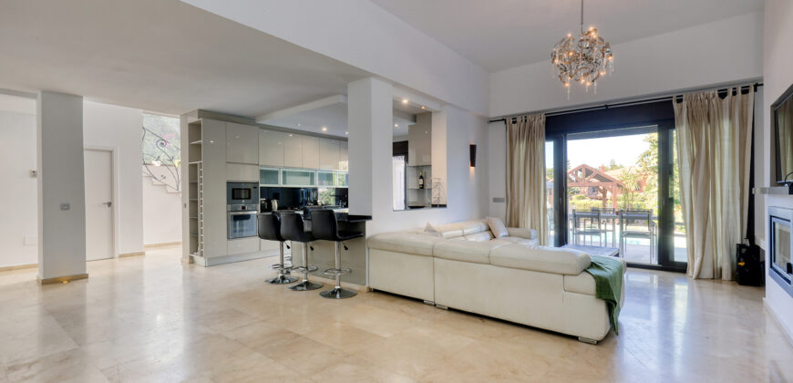 Elegant 5-Bedroom Villa with Private Pool in El Rosario, Marbella