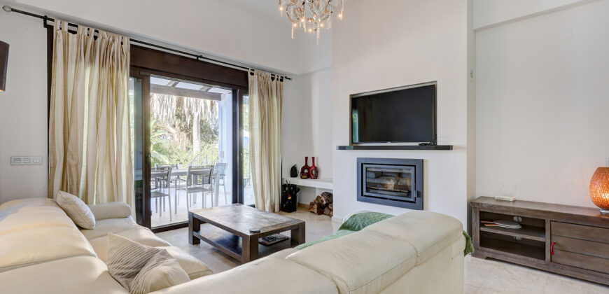 Elegant 5-Bedroom Villa with Private Pool in El Rosario, Marbella
