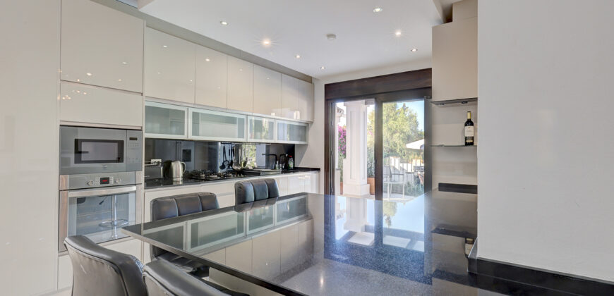 Elegant 5-Bedroom Villa with Private Pool in El Rosario, Marbella