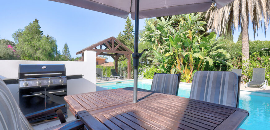 Elegant 5-Bedroom Villa with Private Pool in El Rosario, Marbella