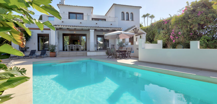 Elegant 5-Bedroom Villa with Private Pool in El Rosario, Marbella