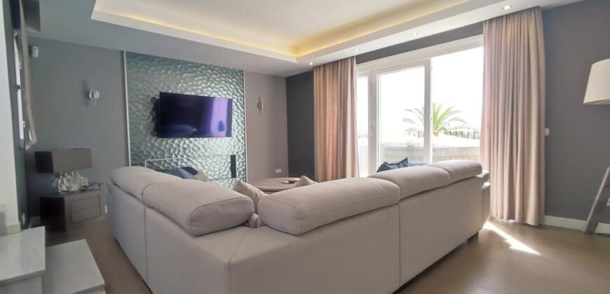 Modern 3 bedroom townhouse in Club Sierra, Marbella