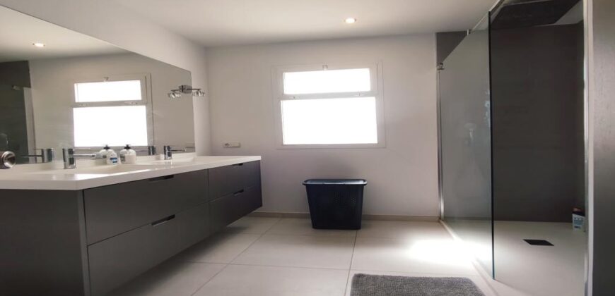 Modern 3 bedroom townhouse in Club Sierra, Marbella