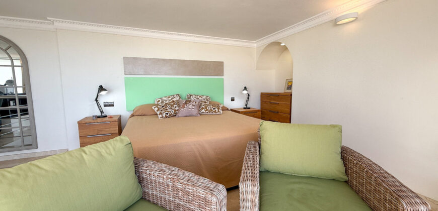 Elegant 3-Bedroom Duplex Penthouse with Private Rooftop Pool