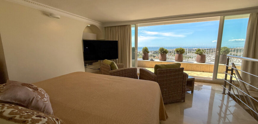 Elegant 3-Bedroom Duplex Penthouse with Private Rooftop Pool