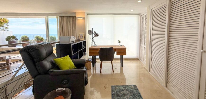 Elegant 3-Bedroom Duplex Penthouse with Private Rooftop Pool