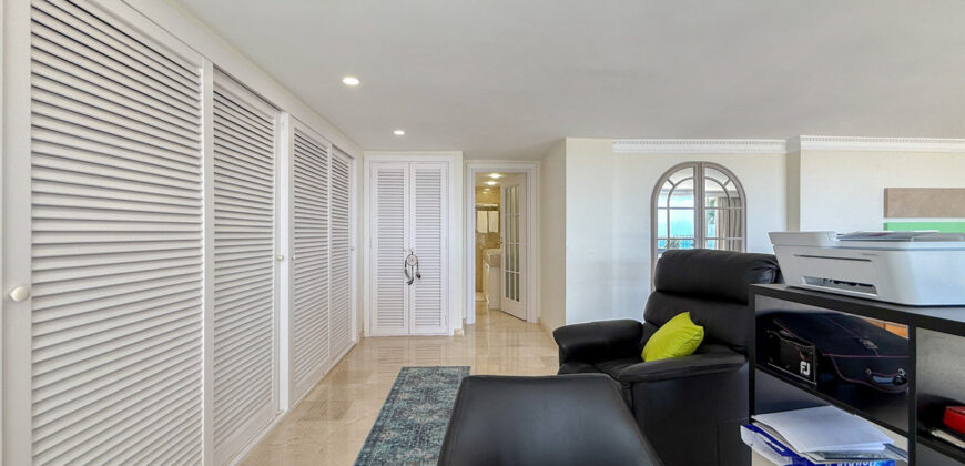 Elegant 3-Bedroom Duplex Penthouse with Private Rooftop Pool