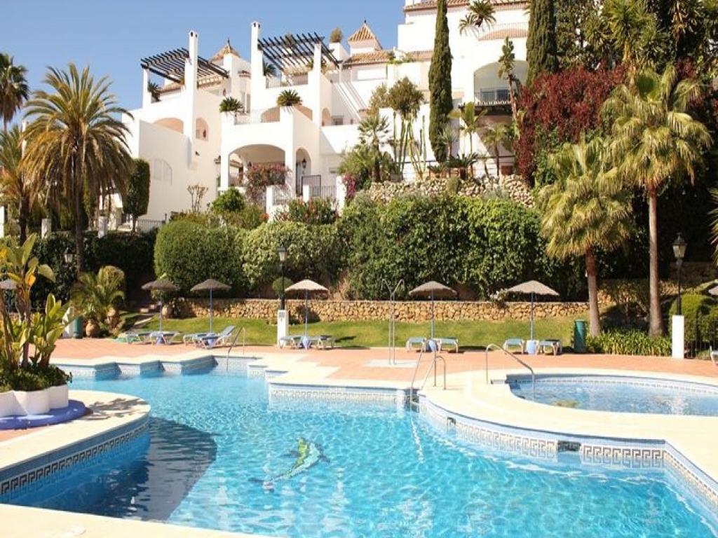 Modern 3 bedroom townhouse in Club Sierra, Marbella