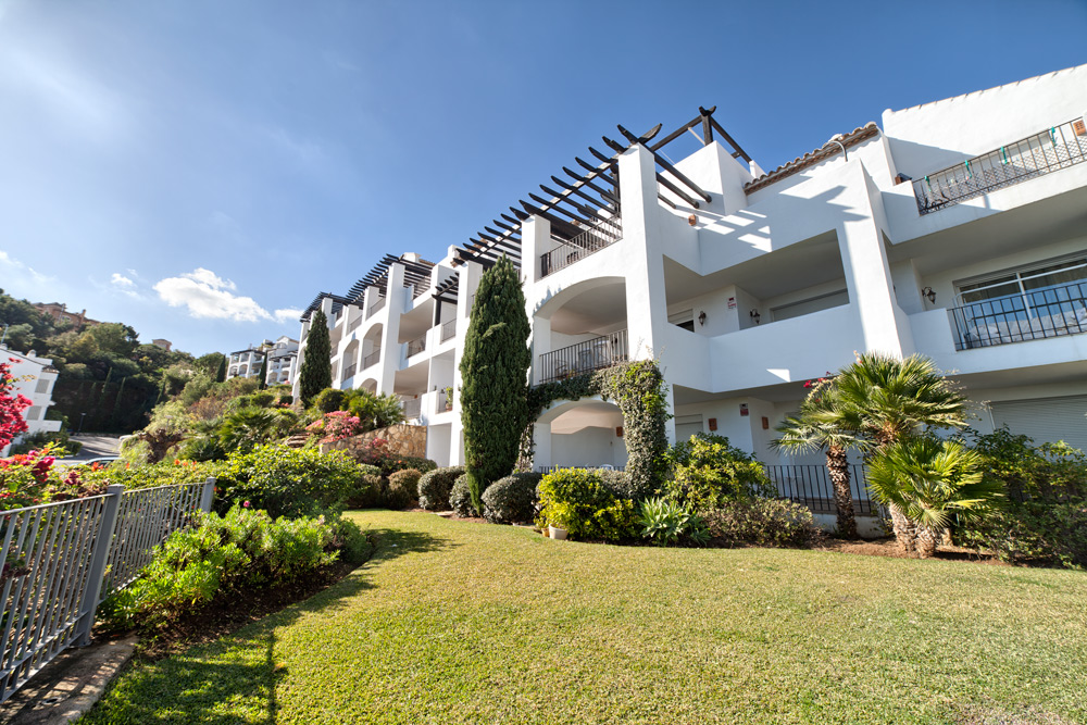 Fully Renovated 3-Bedroom Apartment with Panoramic Sea & Golf Views in Altos de La Quinta