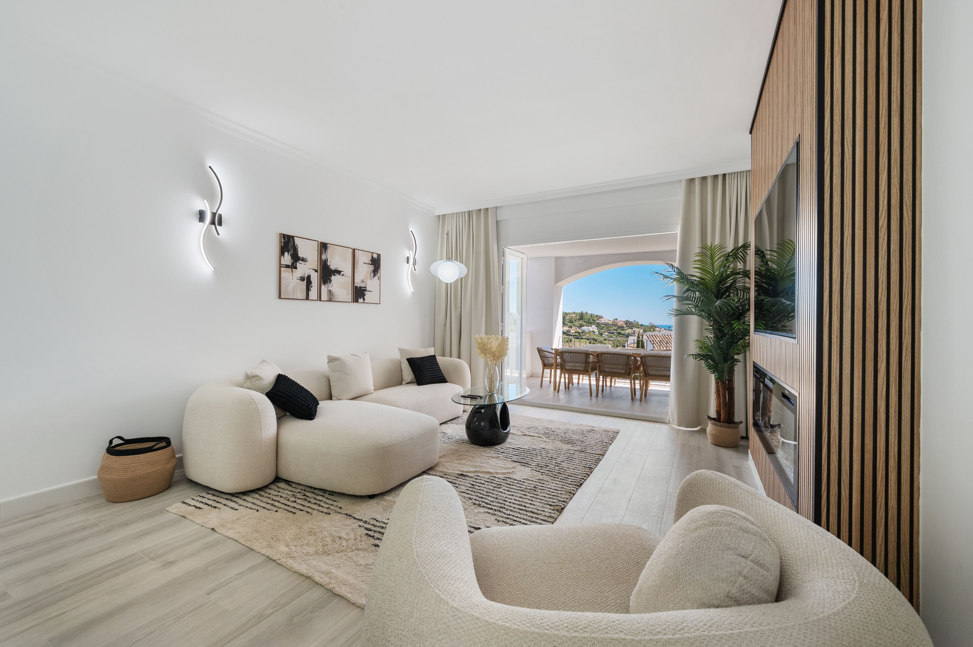 Newly Renovated 3-Bedroom Apartment with Panoramic Sea & Golf Views, La Quinta, Benahavís